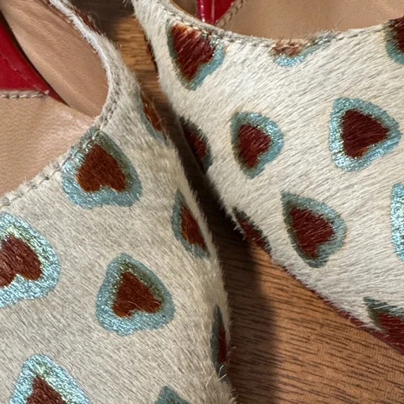 John Fluevog POSER
LILY ROSE
D’ORSAY MARY JANE HEEL Heart Shoes - Picture 4 of 12